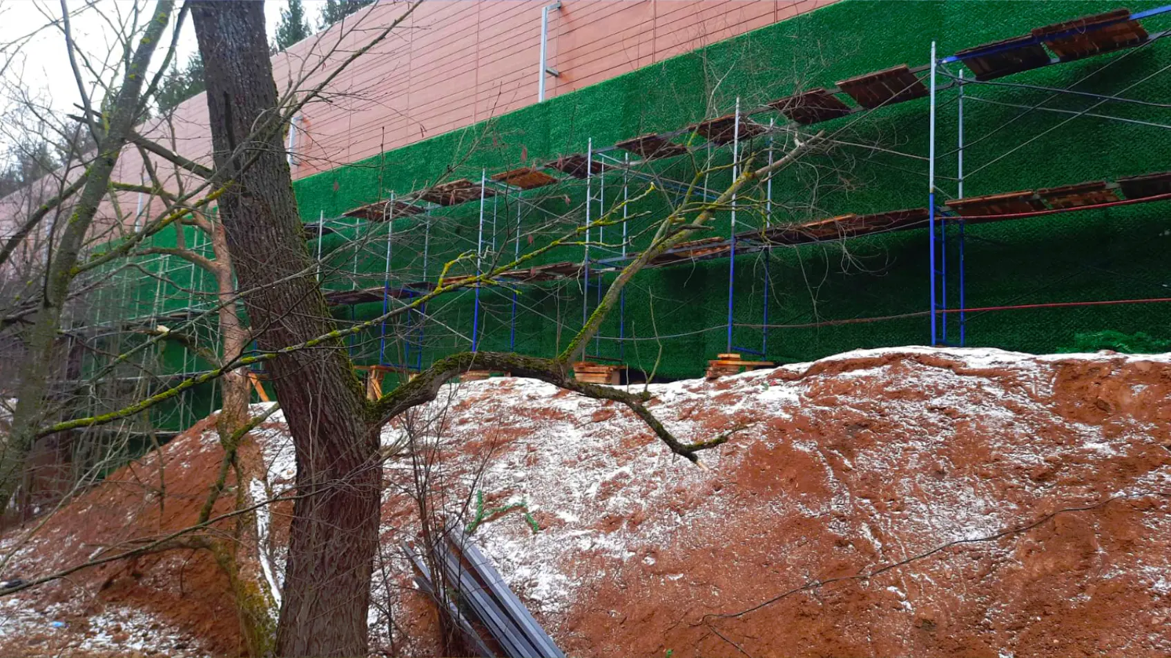 Фото 1 забор Grass Fence декор фундамента опорной стены