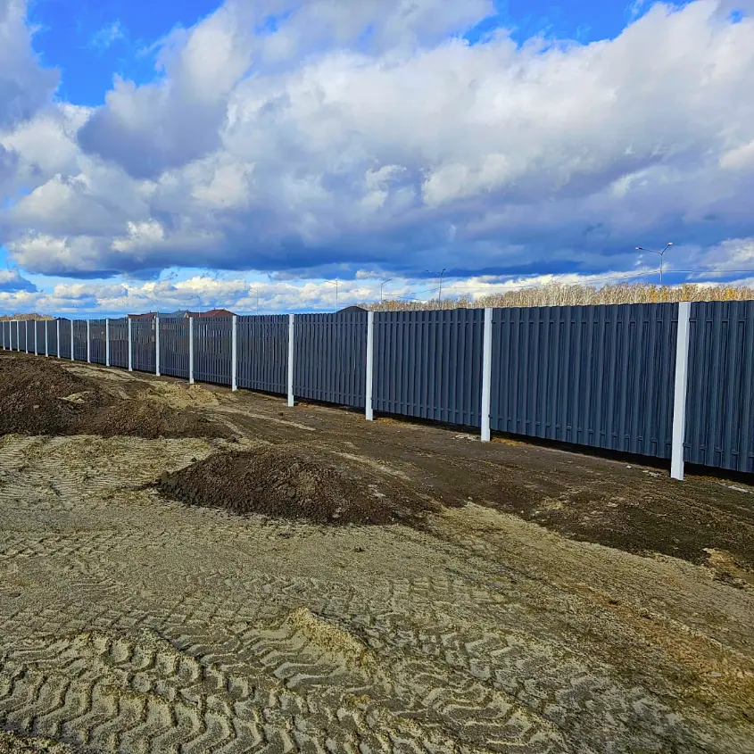 Фото 3 штакетник полукруглый 7024 двусторонний в коттеджном поселке